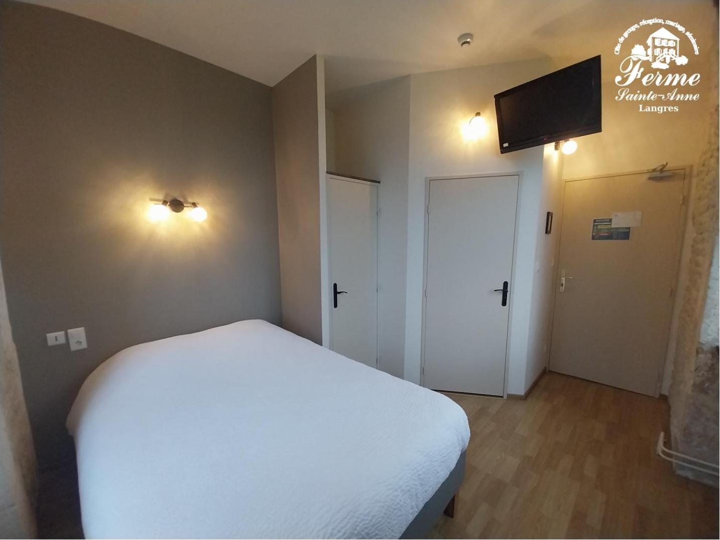 Hotel Domaine Ferme Sainte Anne Langres Esterno foto